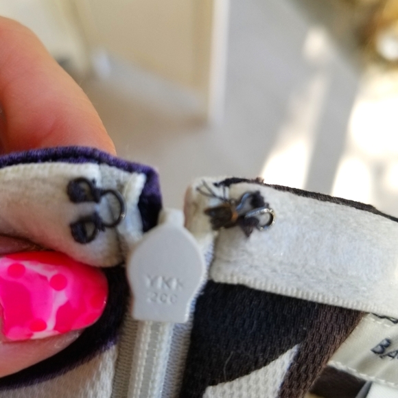 Banana Republic Sleeveless Floral Dress. Size 0 - Picture 6 of 8